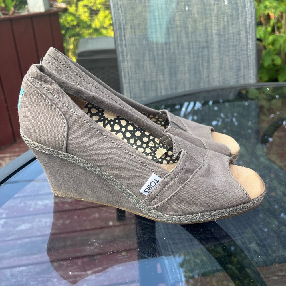 TOMS Women's Gray Wedge Shoes 7W